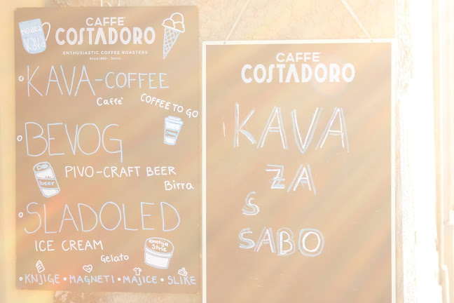 Modra Kava - Knjigarna in Kavarna