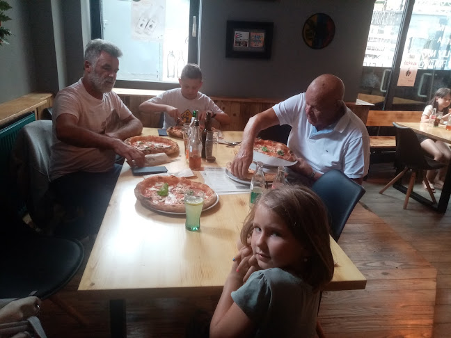 Opinii despre Šmeks lounge bar Radovljica în Radovljica - Gastronomija in gostinstvo