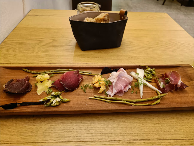 Krhne - Gastronomija in gostinstvo