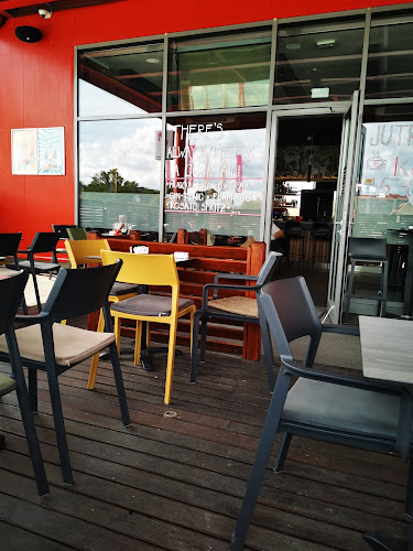 M - CAFFE Kavarna in Bar - Gastronomija in gostinstvo