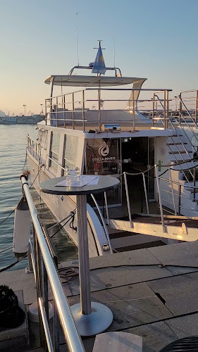 Stella Maris - ribja kantina in bar - Gastronomija in gostinstvo