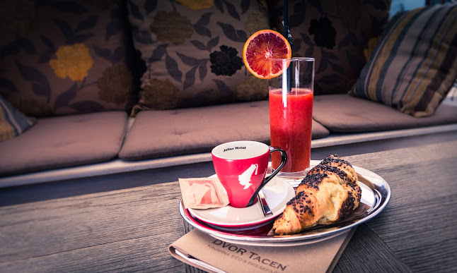 Dvor Tacen Kavarna - Ljubljana - Šmartno