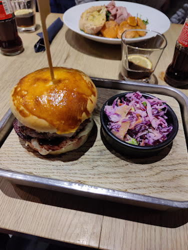 Kavarna Isabella - Gastronomija in gostinstvo