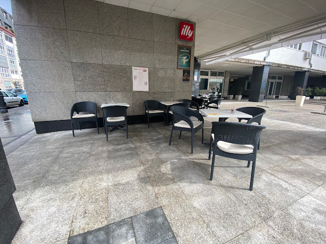 Delfin Bar - Gastronomija in gostinstvo