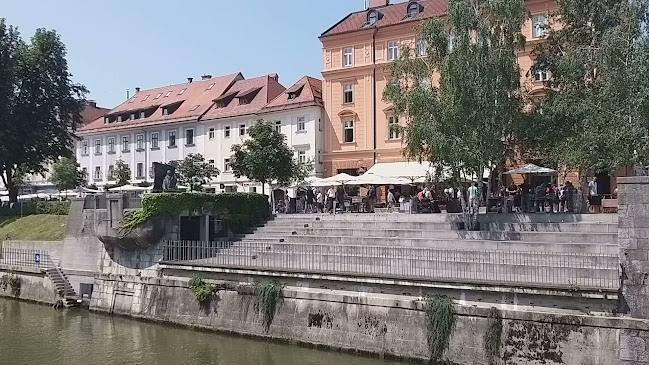 Nedeljski bolšji trg - sejem starin v Ljubljani • Flea Market Ljubljana - Antique fair - Ljubljana