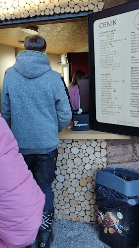 Lušt’n pod hrastom - Lukovica pri Domžalah