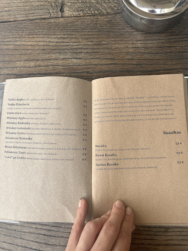 Slovenska Hiša - Gastronomija in gostinstvo