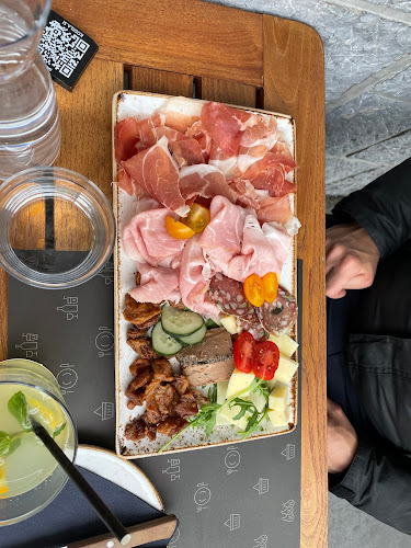 Adamič-Lundrovo nabrežje 5, 1000 Ljubljana