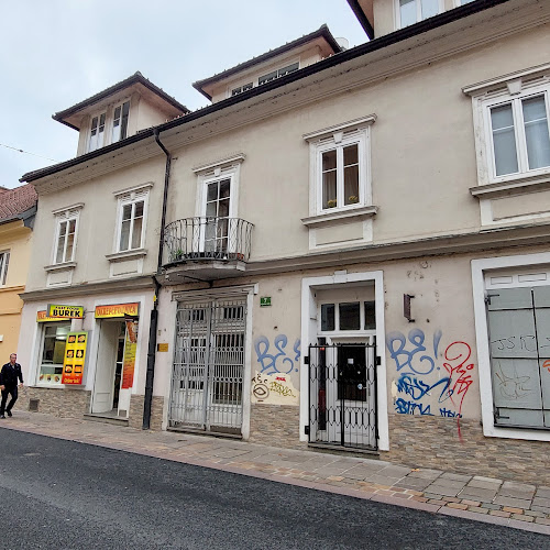 Okrepčevalnica Burek - Gastronomija in gostinstvo