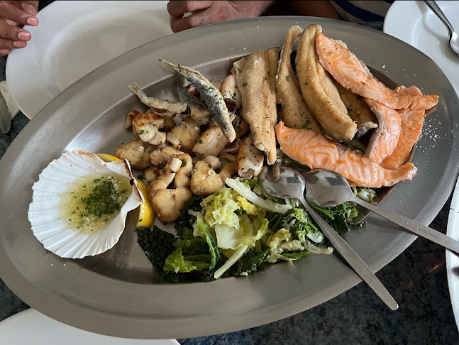 Ribarnica in restavracija Delfin