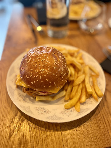 Bistro Bombina, Urh Kapelar s.p. - Gastronomija in gostinstvo