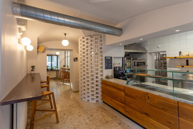 Poljanska cesta 11, 1000 Ljubljana