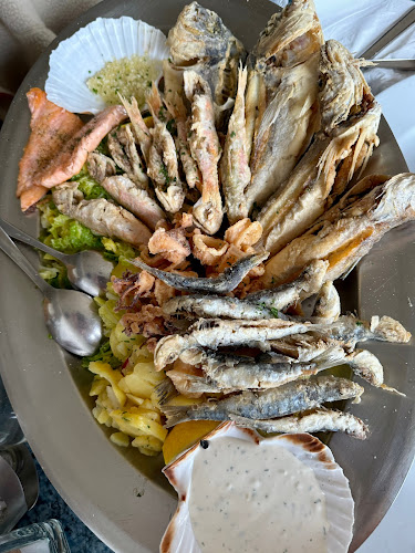 Ribarnica in restavracija Delfin - Gastronomija in gostinstvo