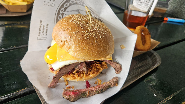 Zmajeva votlina in 7 burger - Gastronomija in gostinstvo