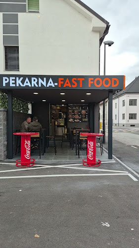 Opinii despre STARA PEKARNA in SLAŠČIČARNA na Černetovi ulici v Ljubljani în Ljubljana - Gastronomija in gostinstvo