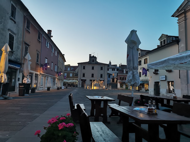 Picerija pri vodnjaku - Gastronomija in gostinstvo