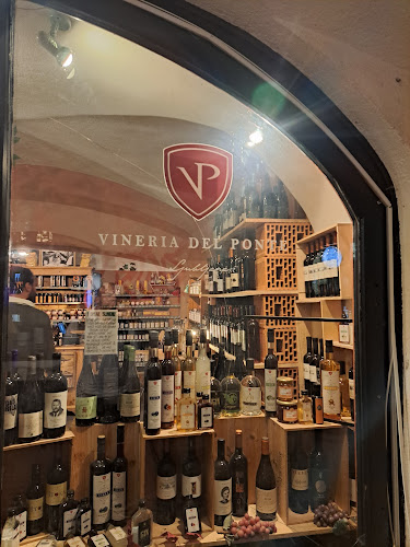 Vineria del Ponte - wine shop with a wide variety of labels from Slovenia - Gastronomija in gostinstvo