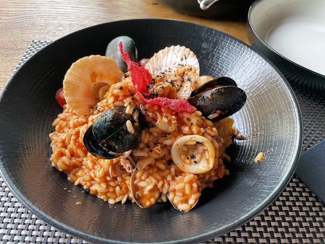 Savor bistro & wine bar