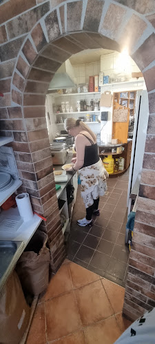 Picerija HITRI - Gastronomija in gostinstvo