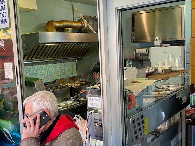 Pristaniška ulica 2, 6000 Koper