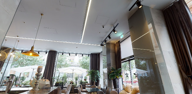 Kavarna Zvezda, Hotel Slon - Gastronomija in gostinstvo