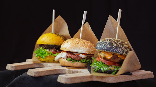 Tavci Kuhna & Ayatana deli