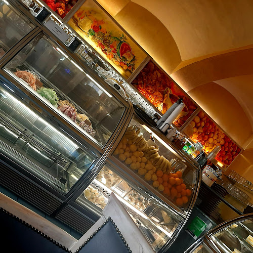 Slaščičarna in Kavarna Evropa - Gastronomija in gostinstvo