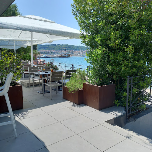 Restavracija in Lounge bar CAPPUCCINO Svetilnik