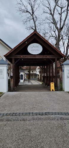 Opinii despre Dvor Jezeršek Brnik în Cerklje na Gorenjskem - Gastronomija in gostinstvo