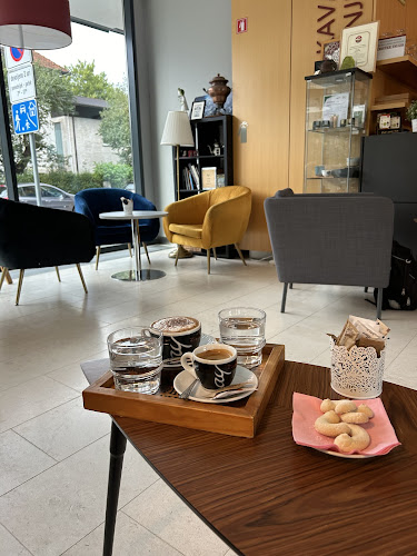 Opinii despre ČAJNA SOBA & KAVARNA KNJIŽNICA în Radovljica - Gastronomija in gostinstvo