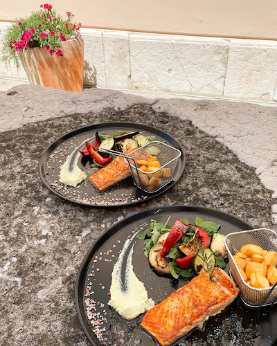 Kajuhova ulica 6, 6330 Piran