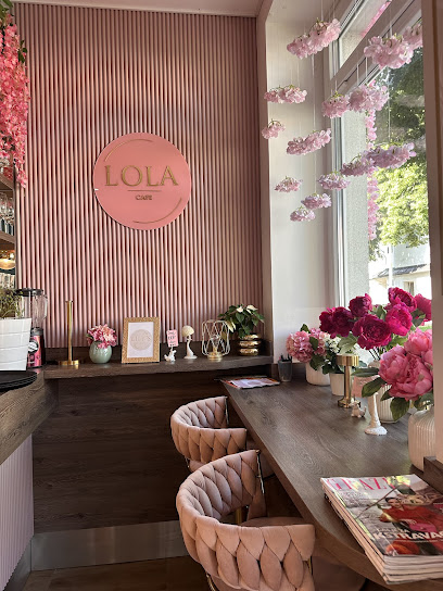 Lola, kavarna in slaščičarna, Manja Mom, s.p.