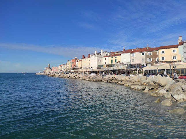 Prešernovo nabrežje 4, Prvomajski trg 3, 6330 Piran