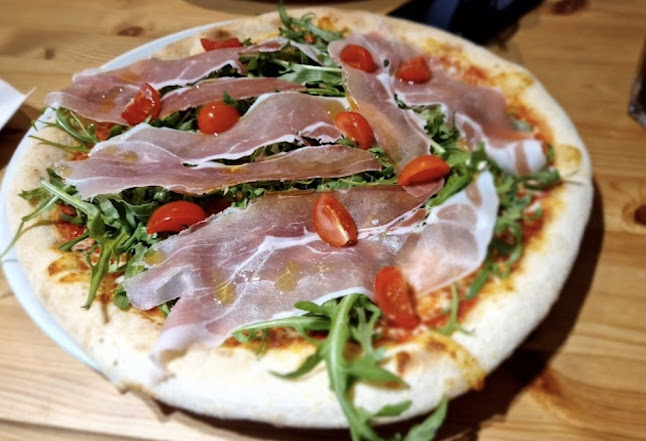 Pizza Petica - Gastronomija in gostinstvo