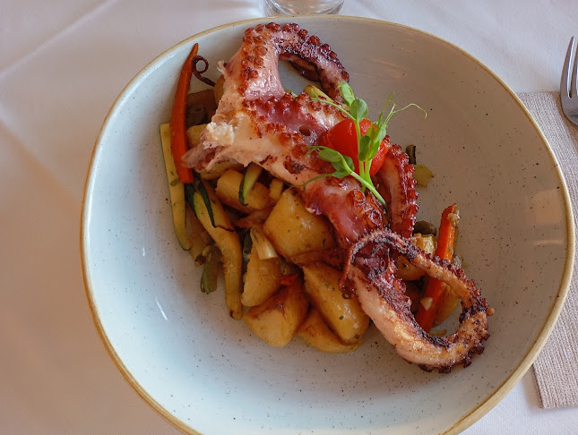 Opinii despre Ob kaminu în Postojna - Gastronomija in gostinstvo