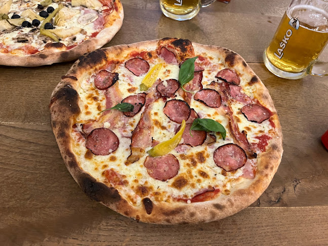 Opinii despre Picerija Osmica în Ljubljana - Gastronomija in gostinstvo