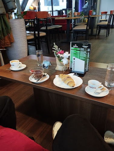 Opinii despre Cherry House Cafe Lounge Bar în Ljubljana - Gastronomija in gostinstvo