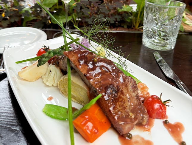 Garden Restaurant - Gastronomija in gostinstvo