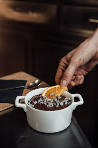 Kofi Plac - Gastronomija in gostinstvo