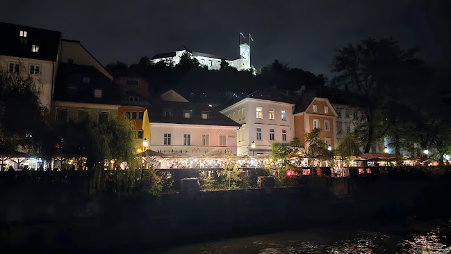 Slovenska Hiša - Gastronomija in gostinstvo