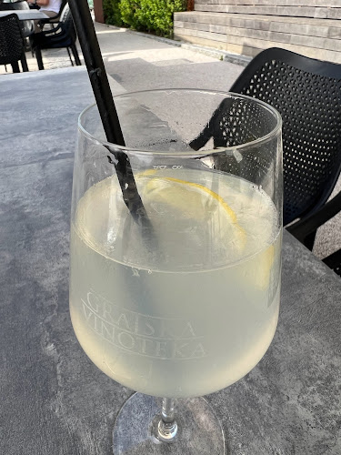 Opinii despre Grajska vinoteka în Ljubljana - Gastronomija in gostinstvo