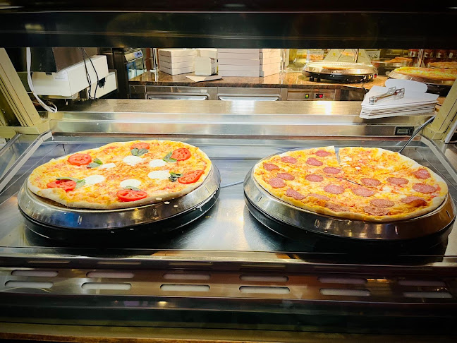 Dvorni trg 1, 1000 Ljubljana