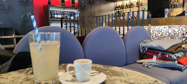 Acapulco Lounge Bar - Gastronomija in gostinstvo