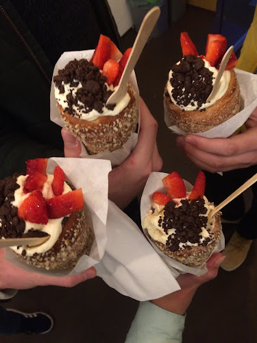 Sisters kurtoš - Gastronomija in gostinstvo