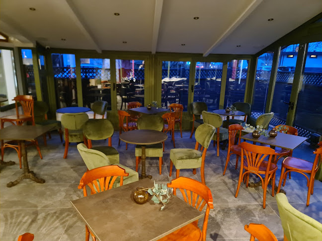 BLEF Pub & Apartments - Gastronomija in gostinstvo