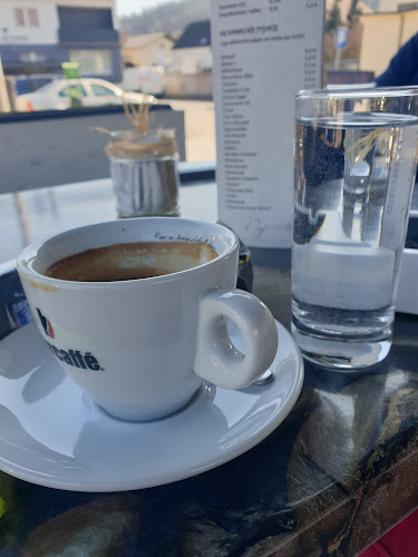 Naj Kavarna - Gastronomija in gostinstvo