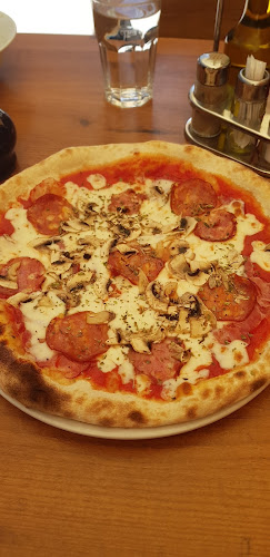 Opinii despre Picerija Osmica în Ljubljana - Gastronomija in gostinstvo