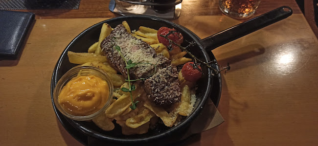 Picerija Nekropolis - Gastronomija in gostinstvo