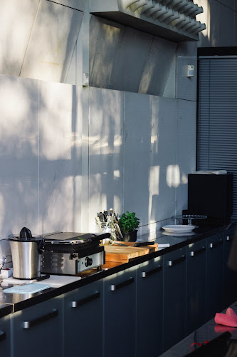 Comentarii opinii despre Idealist