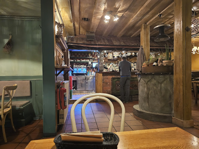 Pizzeria & Bar Hombre - Gastronomija in gostinstvo